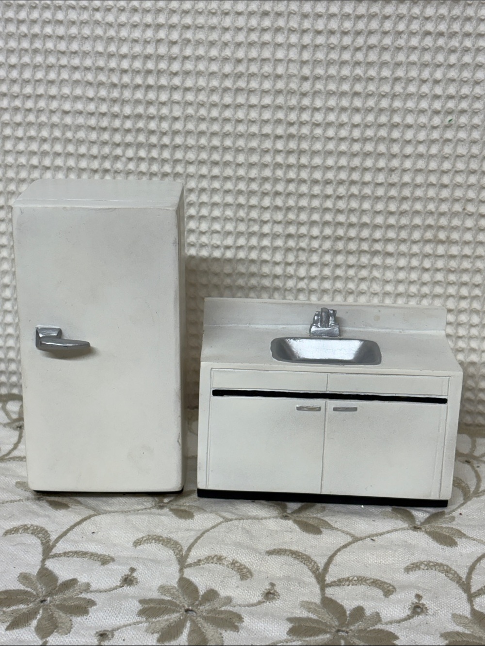 Dollhouse kitchen set